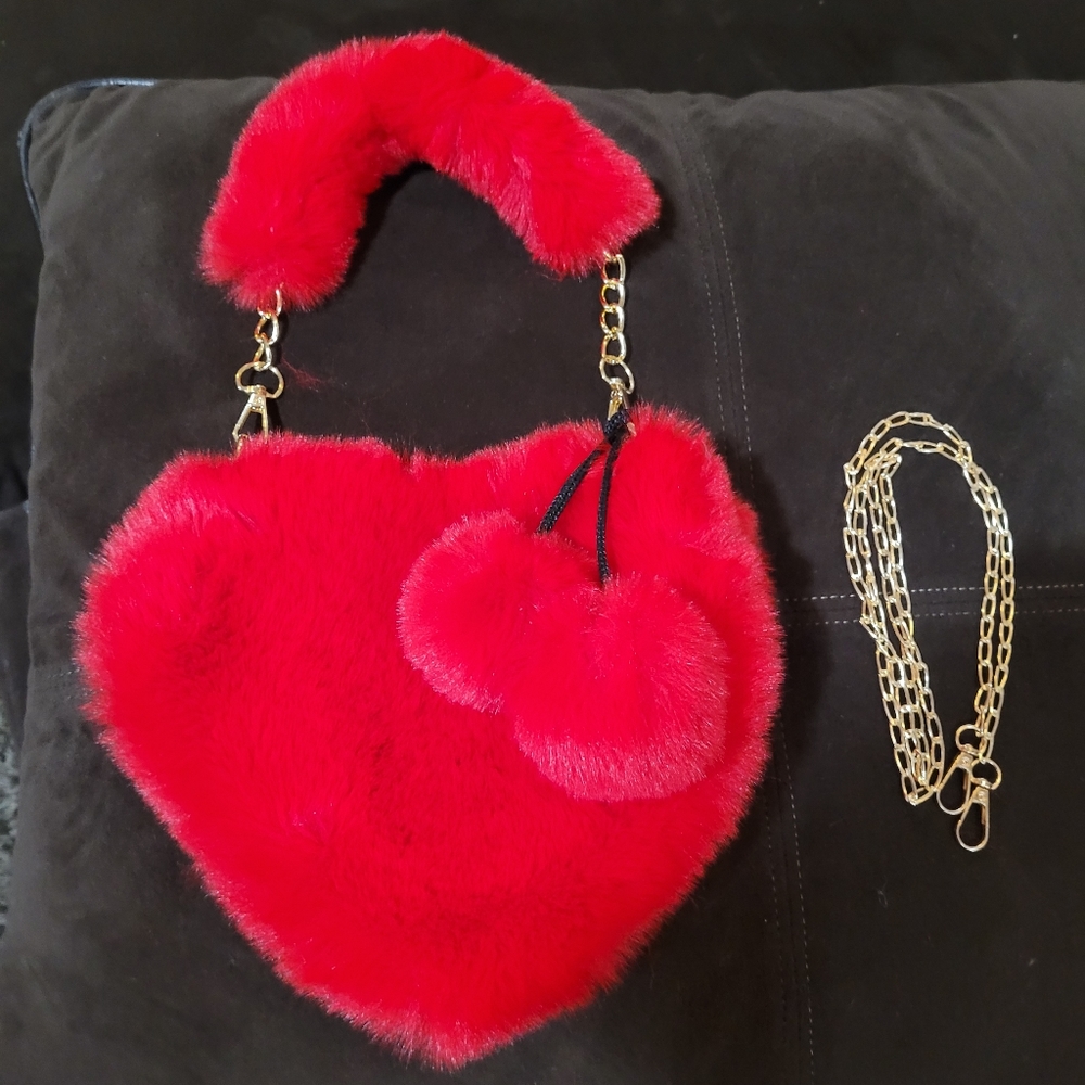 New Valentine's Plush Red Heart Purse, with Crossbody Gold Chain - Picture 3 of 4